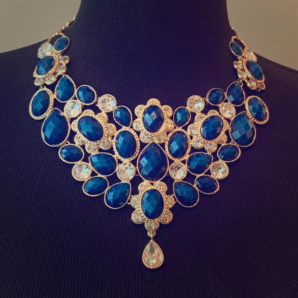 Stunning Blue rhinestone necklace
